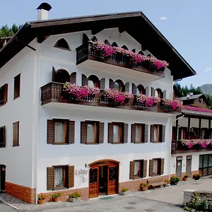 https://cadore-haus.hotelinveneto.com